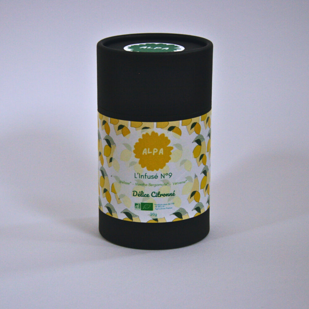 Boîte kraft noire alimentaire avec étiquette colorée aux motifs de citrons, illustrant l’infusion Délice Citronné 🍋